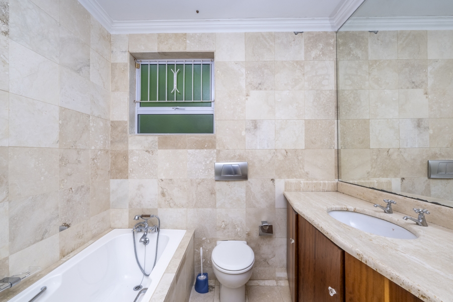 To Let 4 Bedroom Property for Rent in Kenilworth Upper Western Cape
